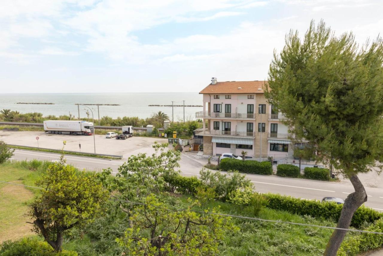 B&B Alba Sul Mare Guest House Massignano Eksteriør billede