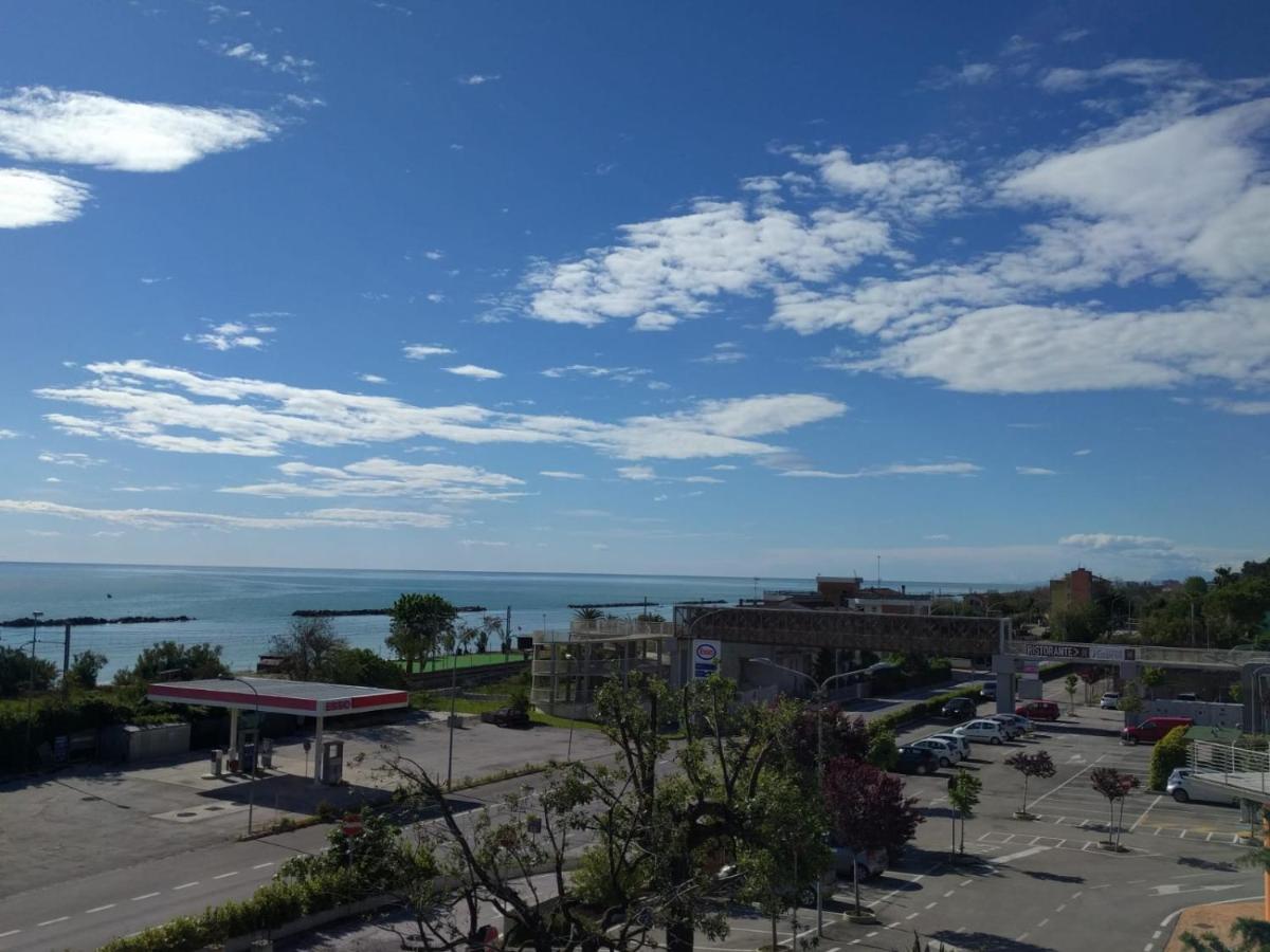 B&B Alba Sul Mare Guest House Massignano Eksteriør billede