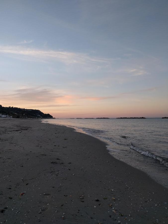 B&B Alba Sul Mare Guest House Massignano Eksteriør billede
