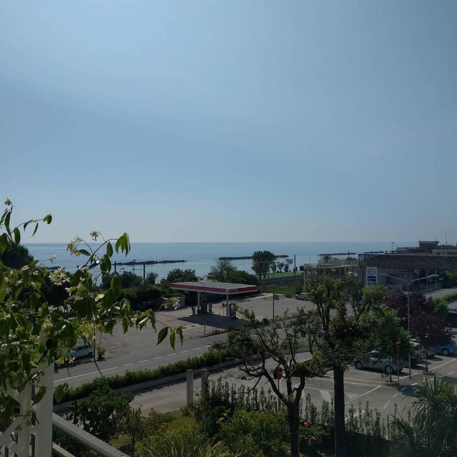 B&B Alba Sul Mare Guest House Massignano Eksteriør billede